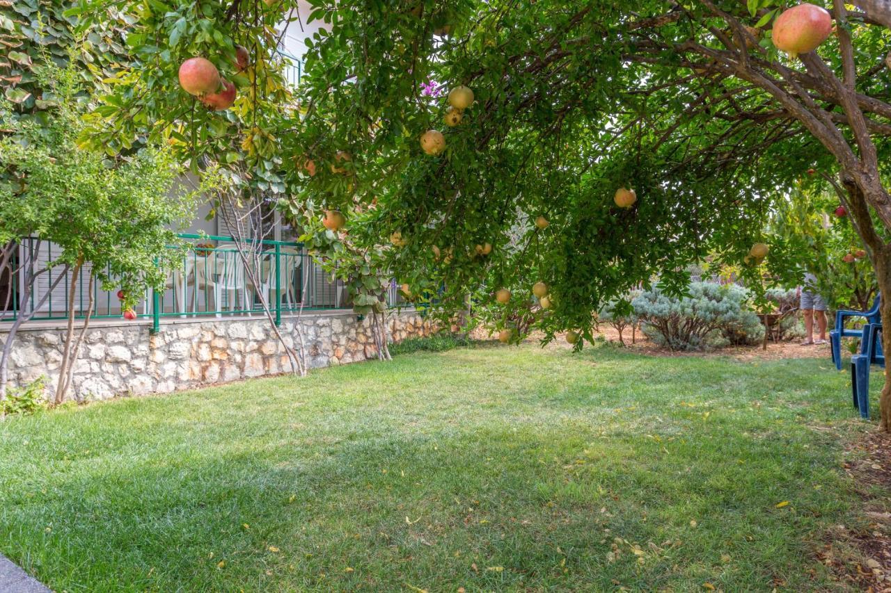 Seaside Holiday House Poljica, Trogir - 5161 산책길 외부 사진
