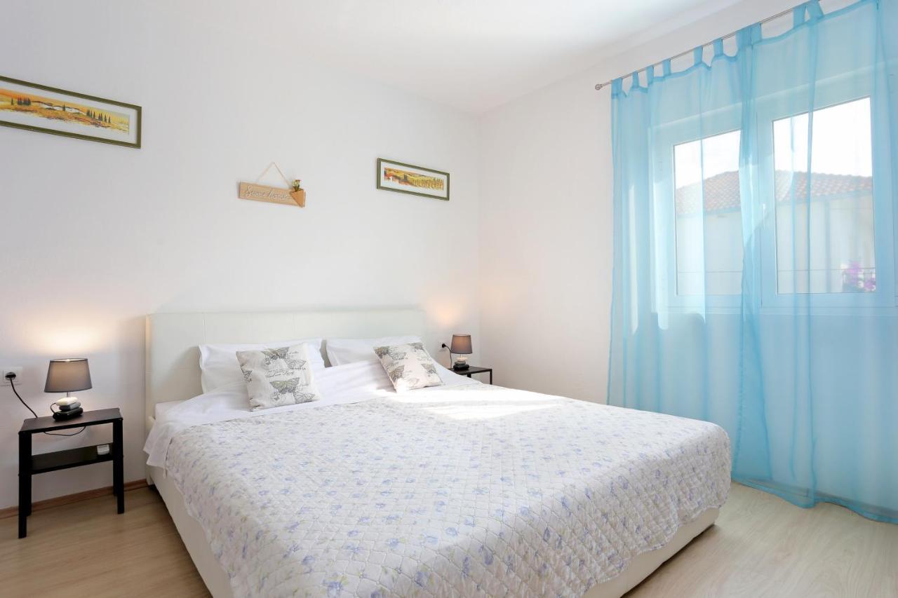 Seaside Holiday House Poljica, Trogir - 5161 산책길 외부 사진