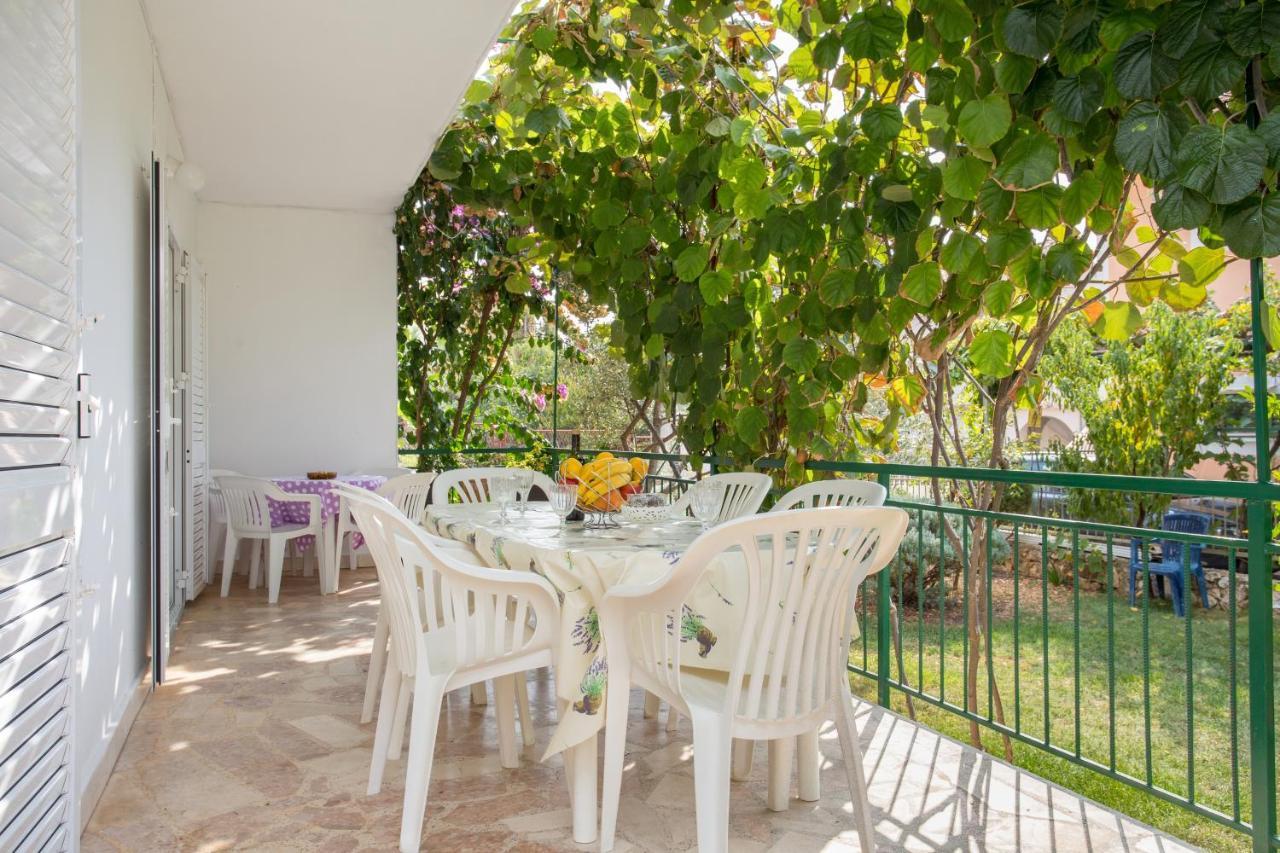 Seaside Holiday House Poljica, Trogir - 5161 산책길 외부 사진
