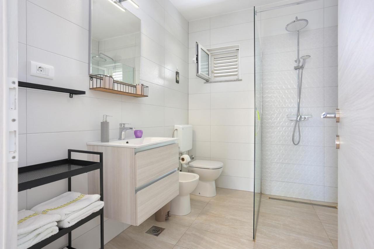 Seaside Holiday House Poljica, Trogir - 5161 산책길 외부 사진