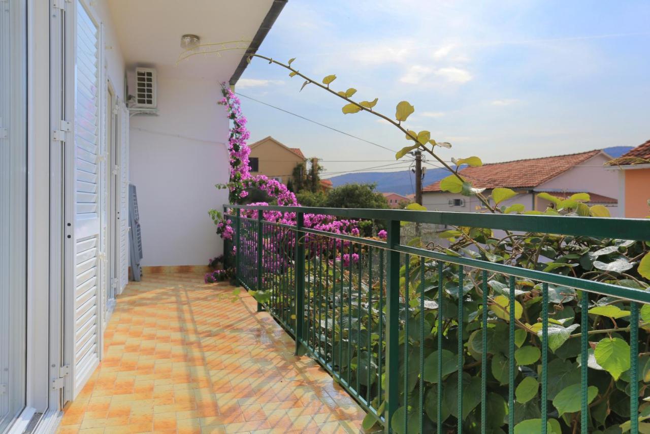 Seaside Holiday House Poljica, Trogir - 5161 산책길 외부 사진