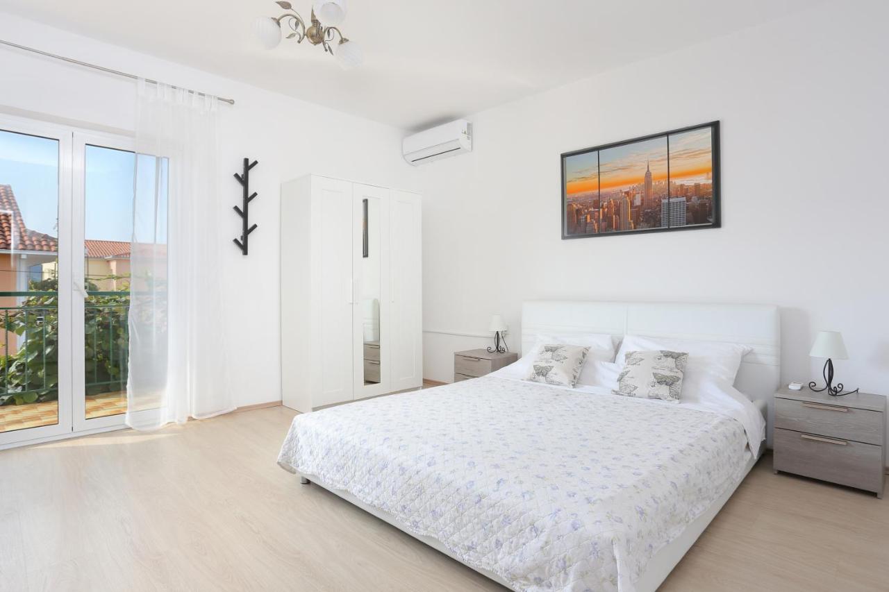 Seaside Holiday House Poljica, Trogir - 5161 산책길 외부 사진